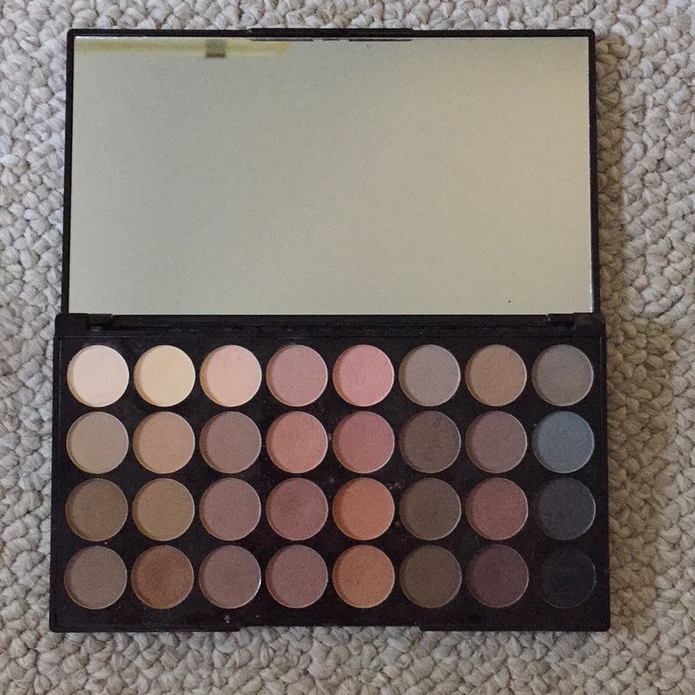 Makeup Revolution Matte Eyeshadow Palette
